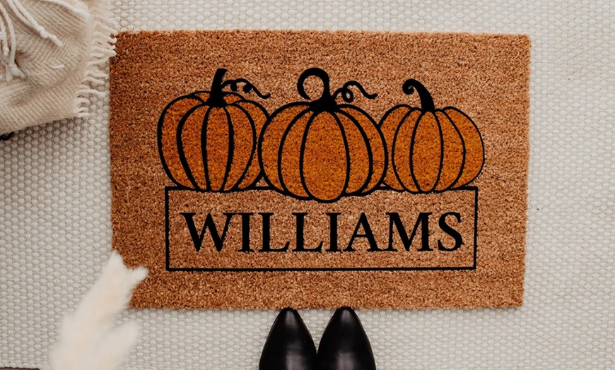 Image 7: Personalisierbare Kokos-Fußmatte in Halloween-Design