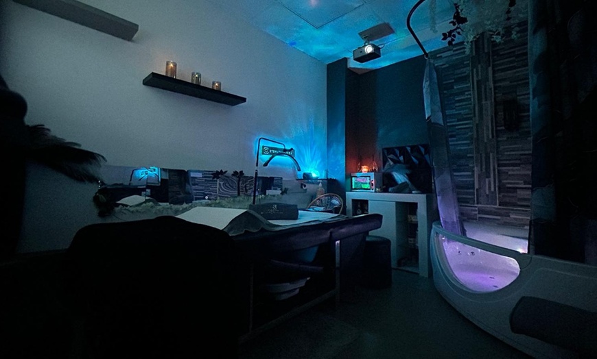 Image 2: Masaje corporal con exfoliación, opción a facial/craneal y head spa