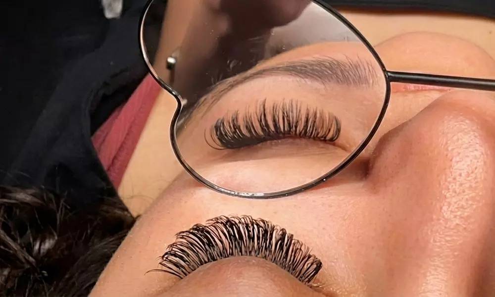 Expert Lash Extensions & Brow Services for a Stunning Look