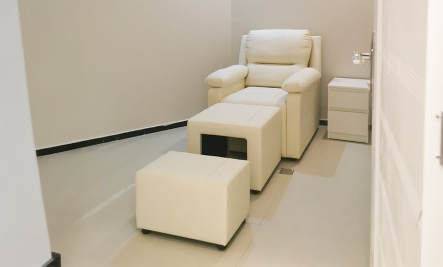 Image 2: 60-Min Thai, Swedish, Deep Tissue or Hot Stone Full Body Spa Treatment