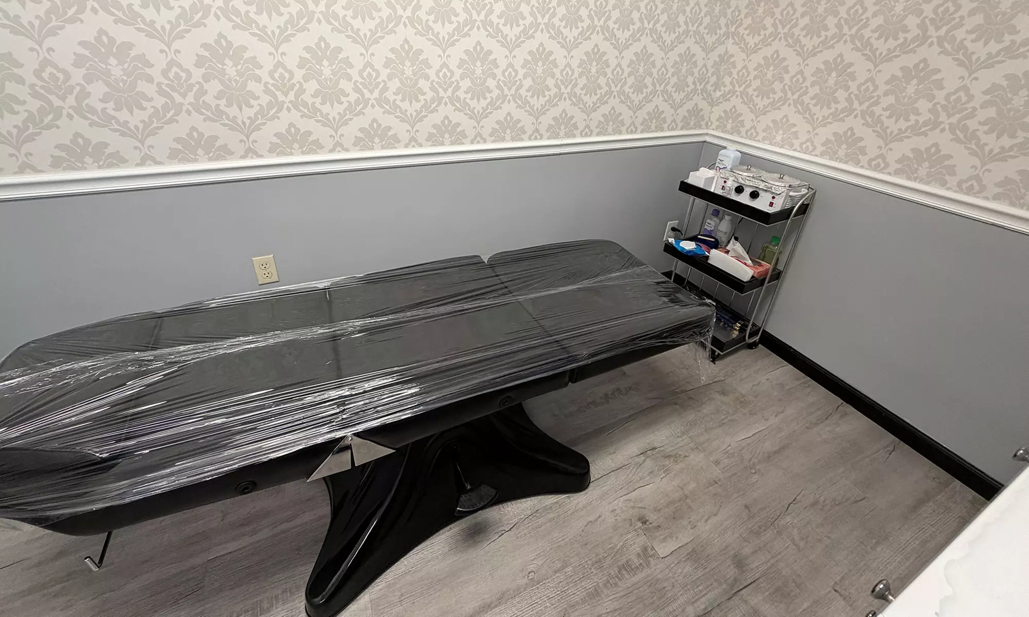 Smooth Skin Awaits: One, Two or Three Brazilian Wax Sessions at Em Lash Studio ( Up to 53% Off ) - Second Medium