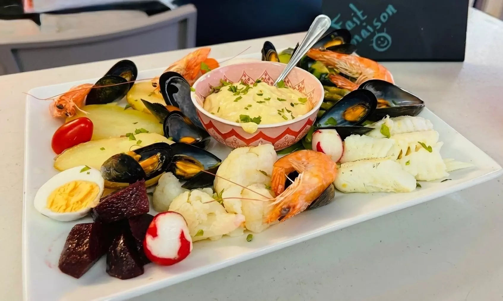 Repas gourmand à Cannes : couscous, boulettes, aïoli ou tajine pour 2