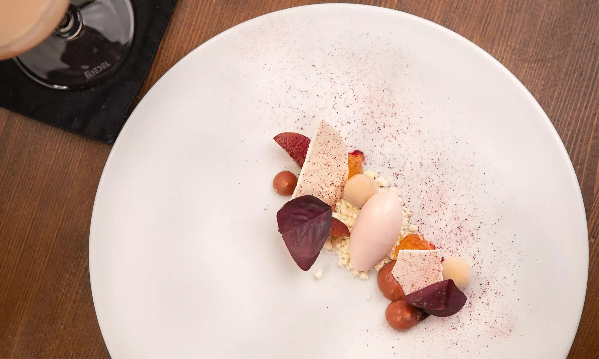 Entdecke den kulinarischen Himmel: 6-Gänge-Menü im Michelin-Restaurant