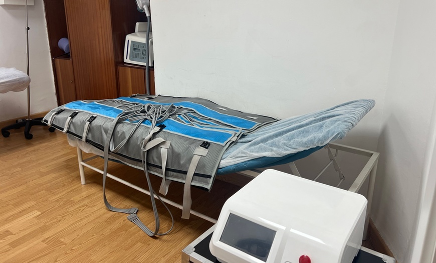 Image 6: 5 o 10 sesiones de mesoterapia médica inyectada en una zona a elegir 