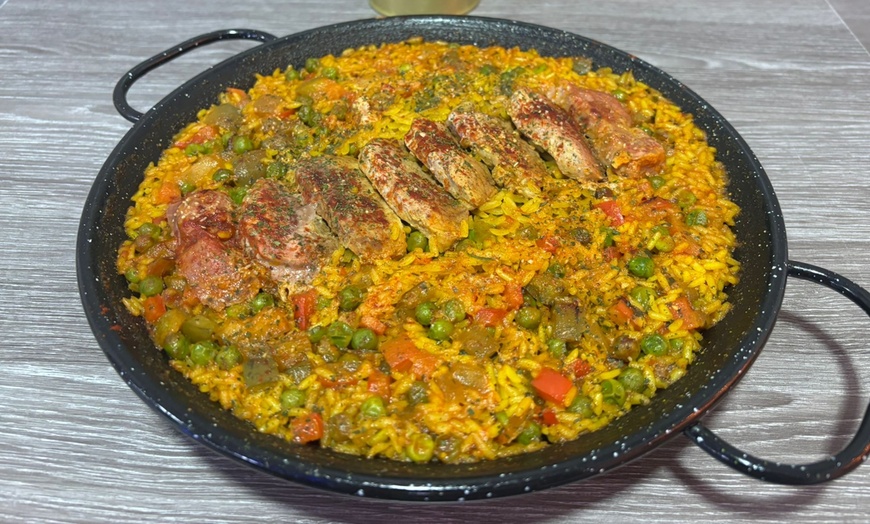 Image 3: Menú mediterráneo para 2 o 4 con postre y opción a botella de vino