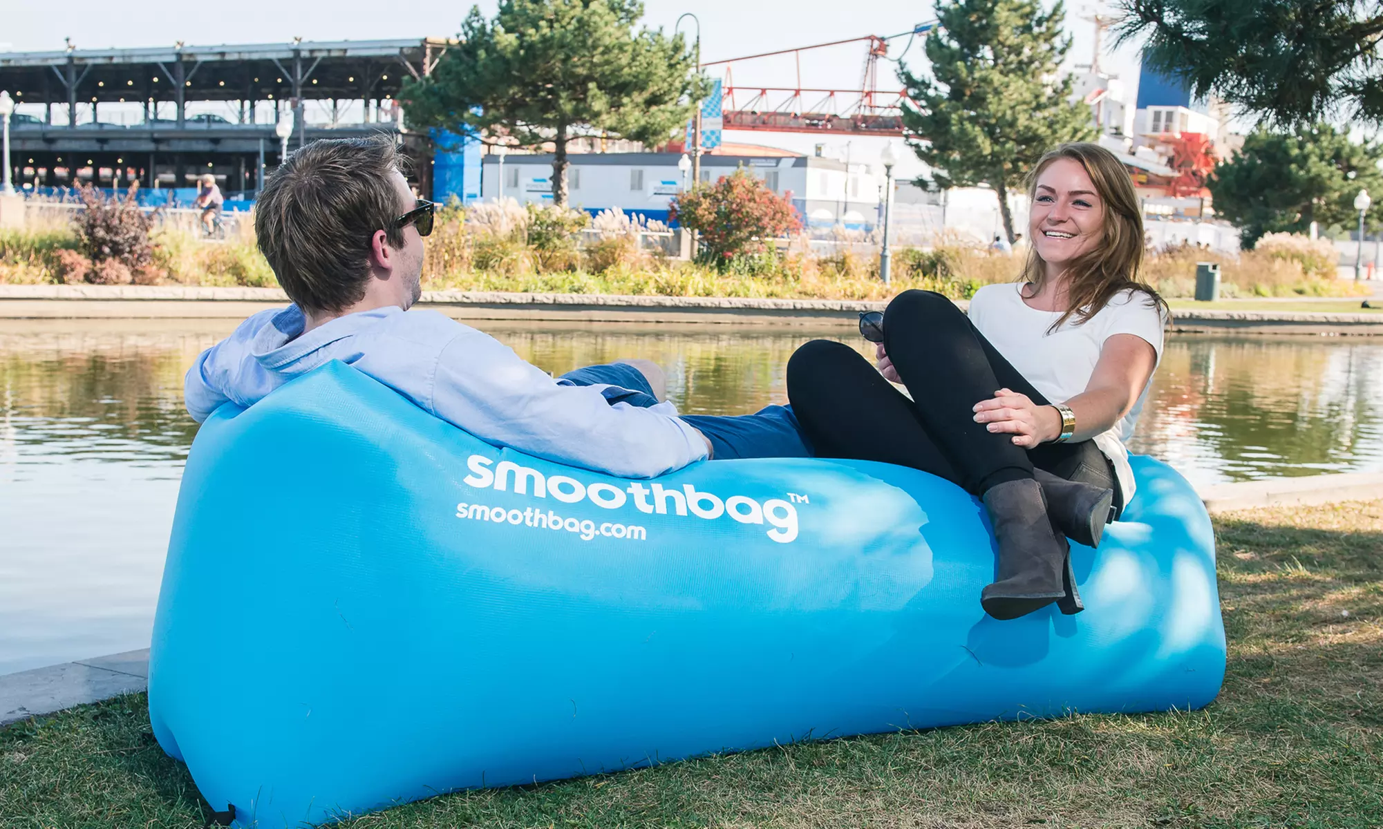 SmoothBag Portable Inflatable Pop-Up Lounging Sofa with Headrest - Primary Image