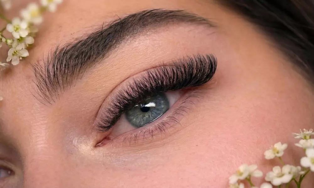 Full Set of Classic Eyelash Extensions