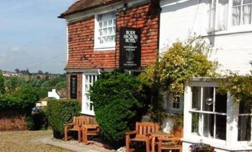 Image 11: Rye: Double or Twin Room with Breakfast