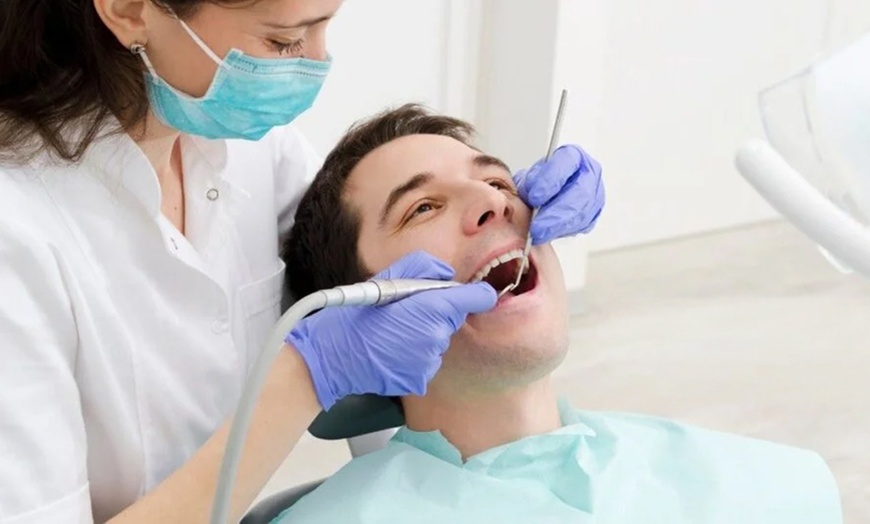 Image 2: Dental Assistant & Dental Nurse Professional Training