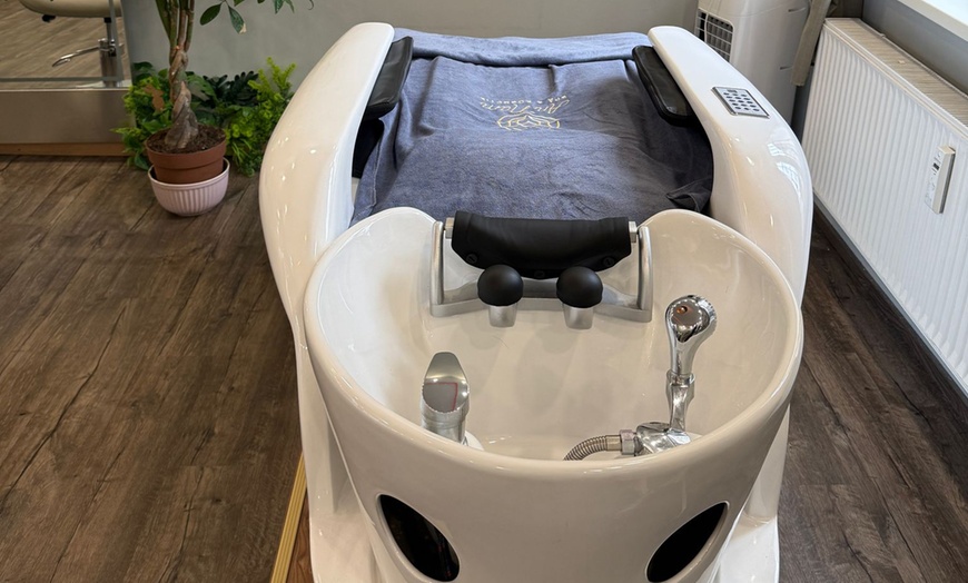 Image 2: Headspa-Entspannungskur inkl. Massage auf Massageliege für 1 Person