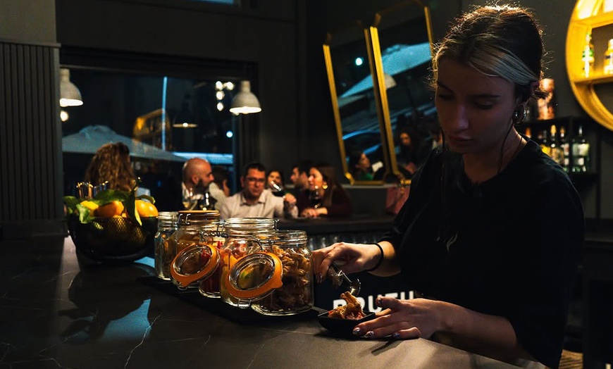 Image 8: Date un capricho con un menú degustación para 2 o 4 personas