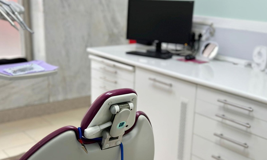 Image 5: Limpieza dental completa con ultrasonidos, pulido y curetaje opcional