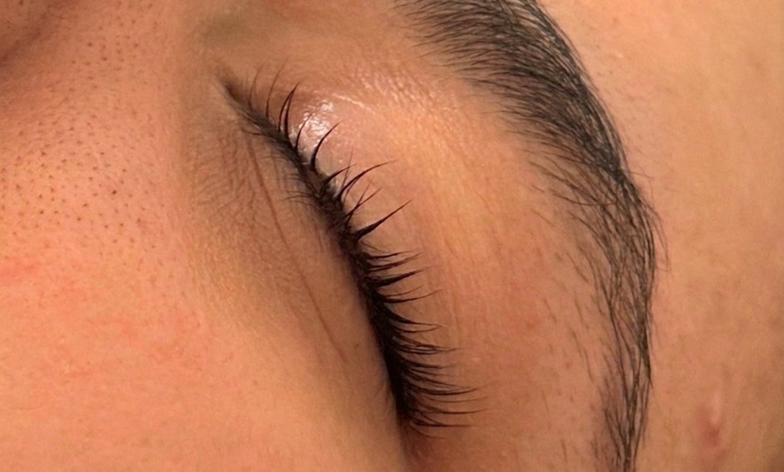 Image 3: Lash Lift & Tint for Defined, Voluminous Lashes