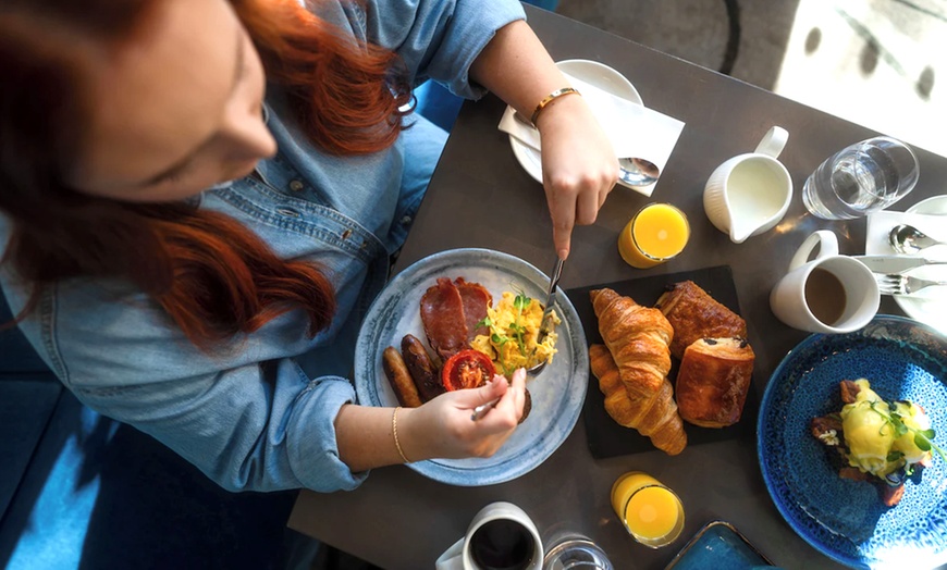 Image 5: 4* Belfast: Deluxe or Executive Double Stay with Breakfast & Dinner 