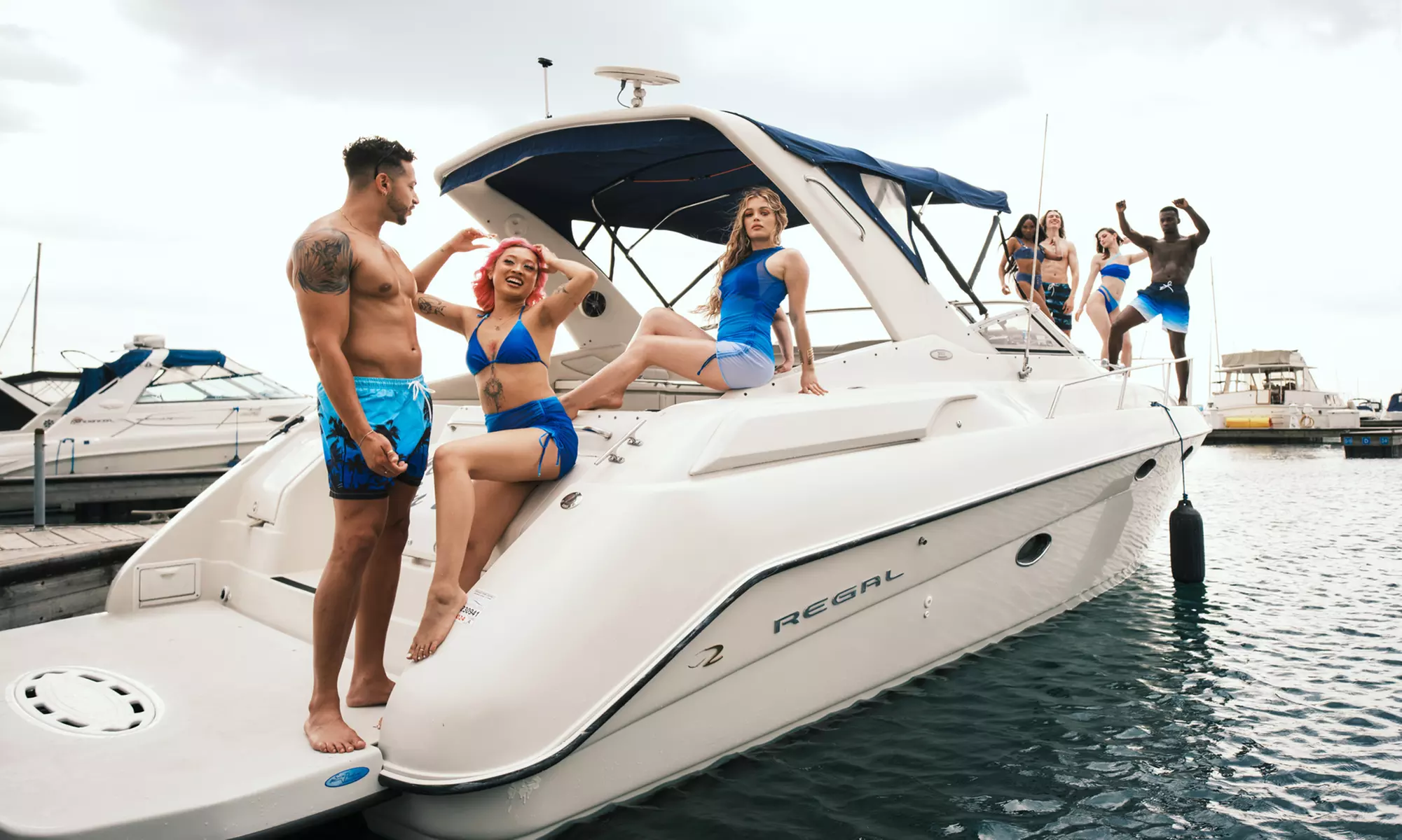 Enjoy with 3-Hour Weekday or Weekend Yacht Rental for 12 People