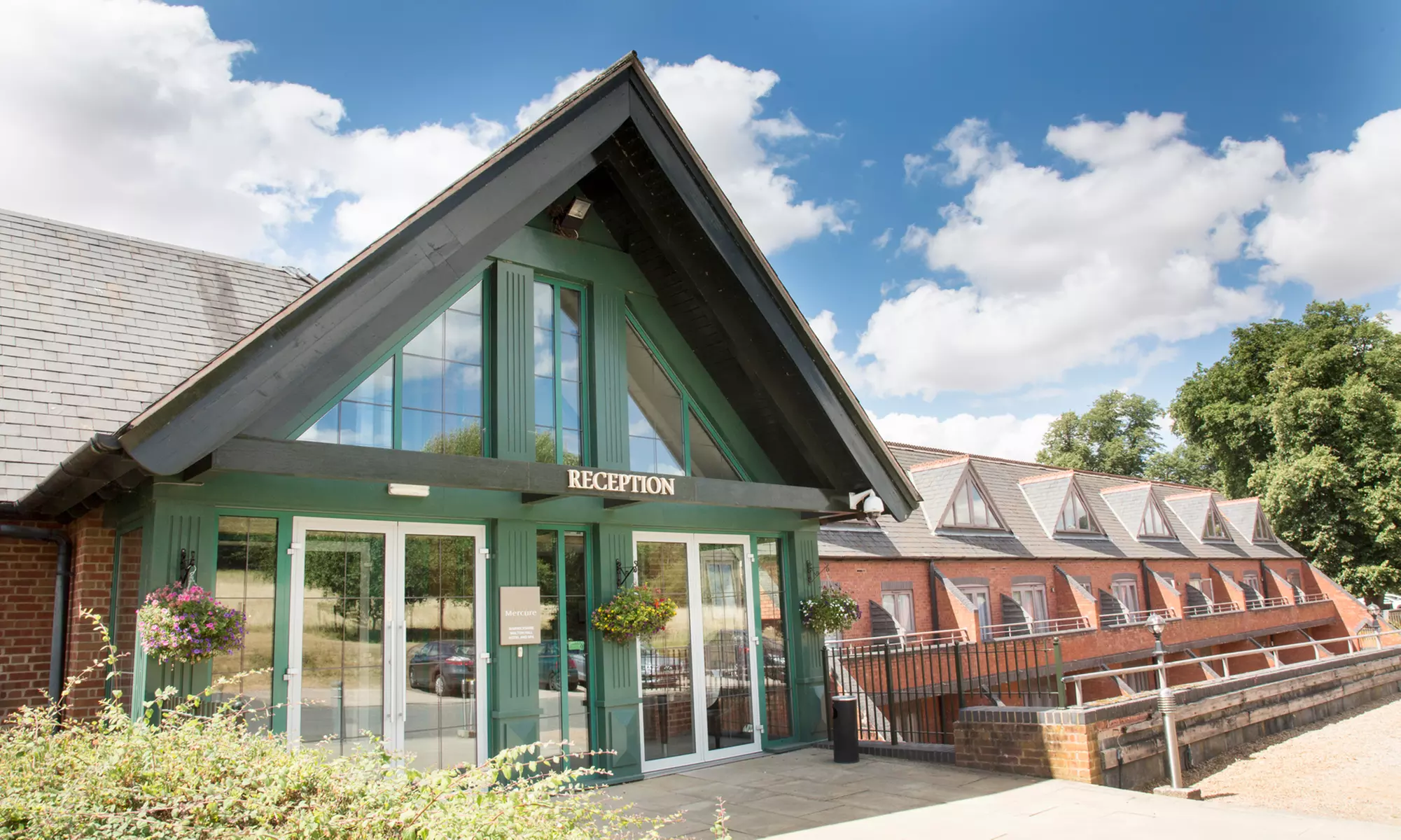 Warwickshire: 4* Double Room with Breakfast and Spa for 2