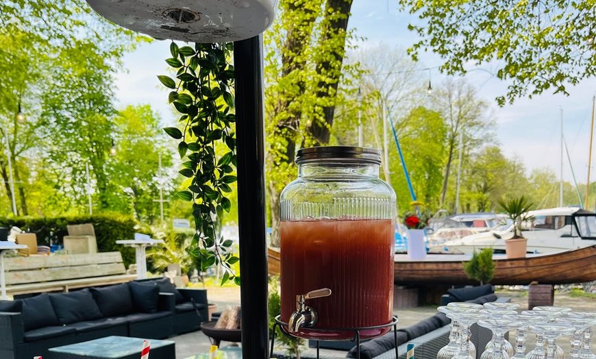 Image 6: 3 Std. Buffet inkl. Getränkeflat & DJ ROBSN Live für 1 bis 4 Personen