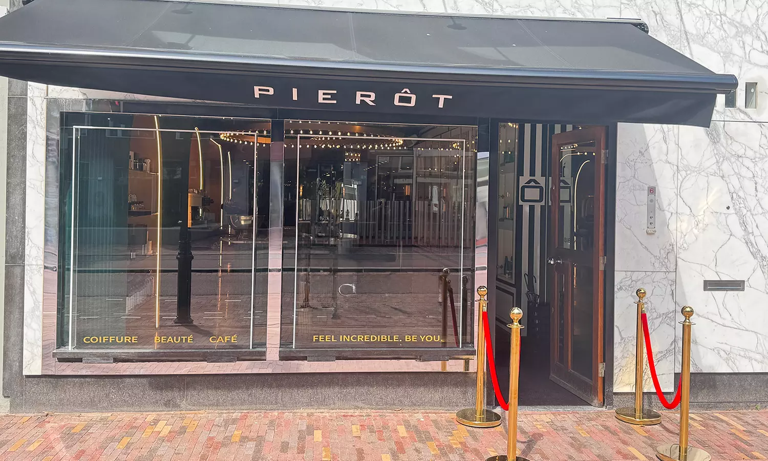 Professionele permanente make-up met natuurlijke intensiteit