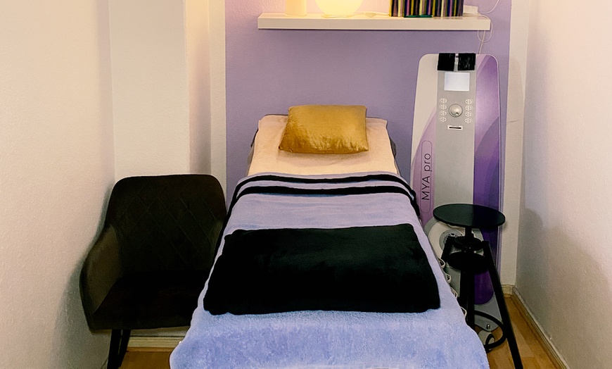 Image 3: 1 oder 2 Gewichtsreduktions-Behandlung mit Ultraschall, Wärme & EMS