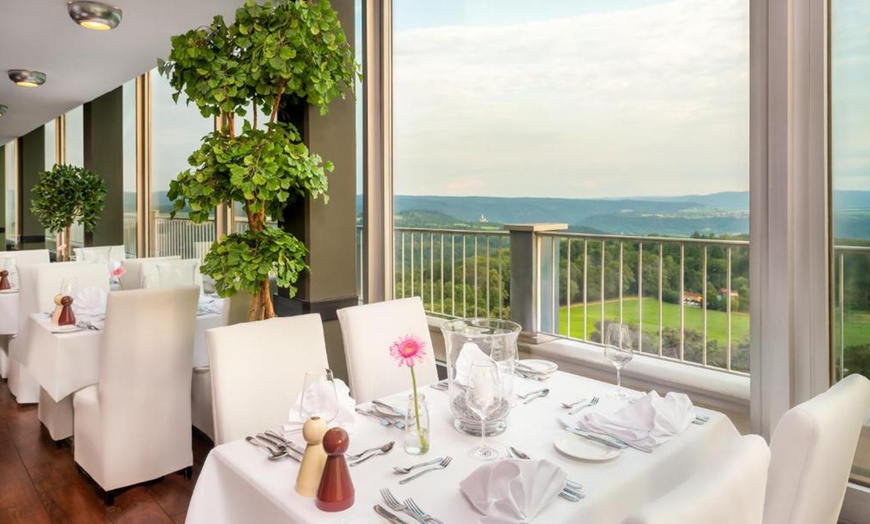 Image 4: Bei Koblenz: Superior-Doppelzimmer mit Halbpension