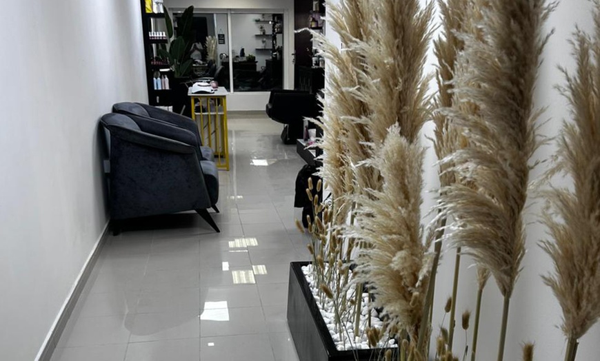 Image 6: AED 100,150, or 200 Gift Voucher Towards Any Beauty Service