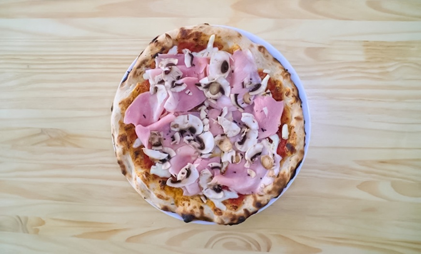 Image 4: Menú de hamburguesa o pizza para 2 o 4 con bebida y opción a postre