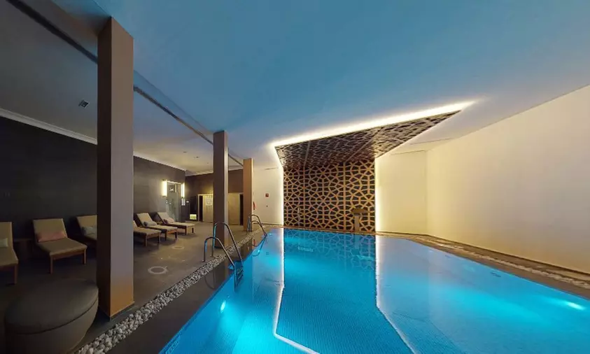 Circuito Rock Spa de 1 hora con copa de cava y opción a masaje y otros extras para 2 personas (hasta 55% menos) - Second Medium