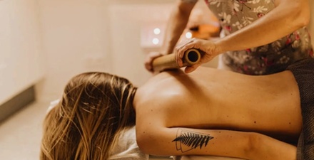 60 Min. Ganzkörper-Kokosmassage inkl. Kokospeeling für 1 Person - Papillon Ayurveda Kosmetik & Wellness Institut