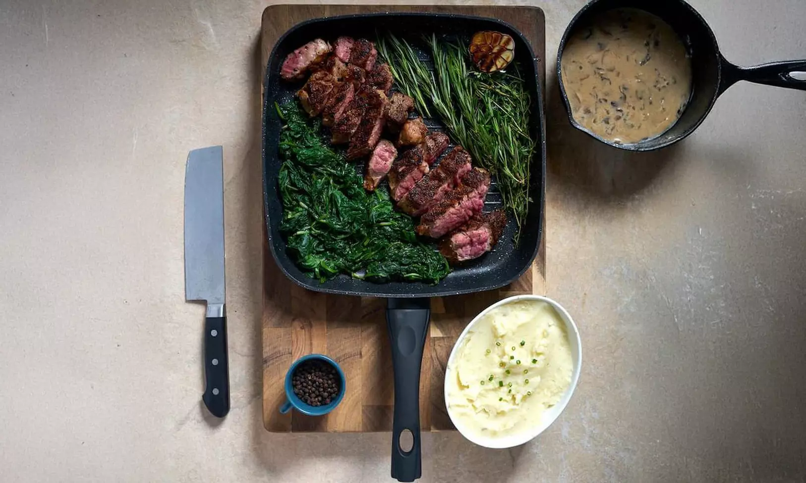 Sartén grill de 28 cm con revestimiento de mármol antiadherente y resistente, de Royalty Line - Primary Image