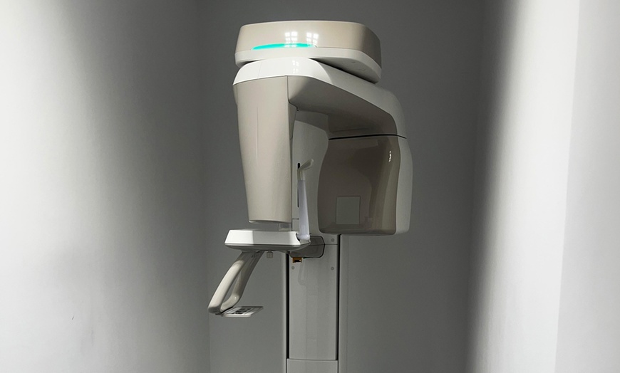 Image 5: Limpieza con ultrasonidos y flúor o curetaje de 1 o 2 arcadas