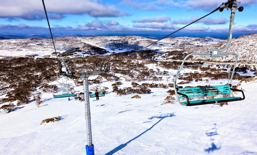 Image 3: Sydney: One-Day Perisher Snow Tour 