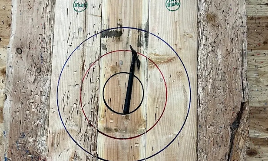Image 3: 75 Min Axe-Throwing Session in a Shared Lane for Up to Ten People 