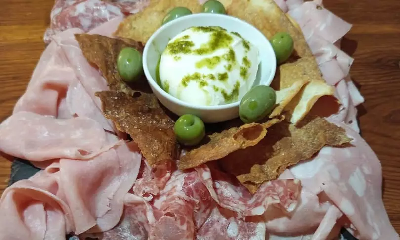 Menú italiano clásico o prémium con botella de vino para 2 o 4