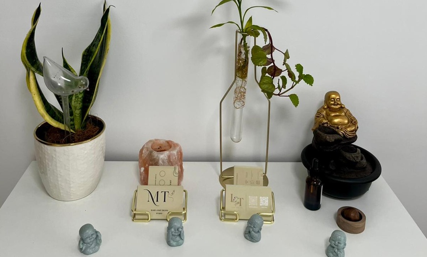 Image 12: Manicura, pedicura o uñas gel con esmaltado clásico o semipermanente 