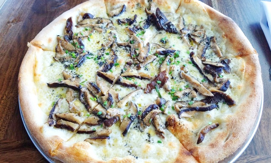 Image 2: 2 Hour Pizza Making Class Upto 4 People with Open Bar