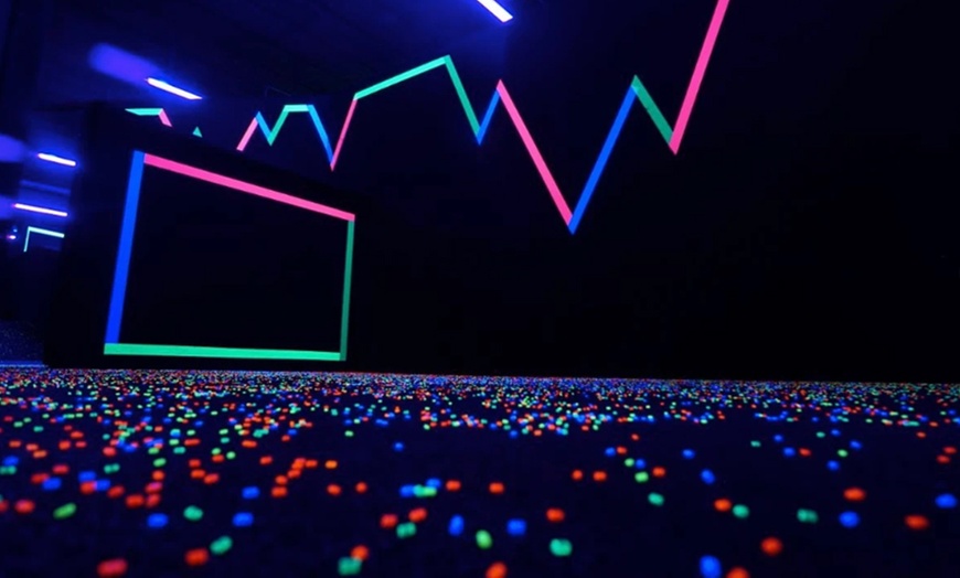 Image 4: Gaming Paket: Lasertag, Lightjumper + Pizza & Getränk für 1-8 Personen