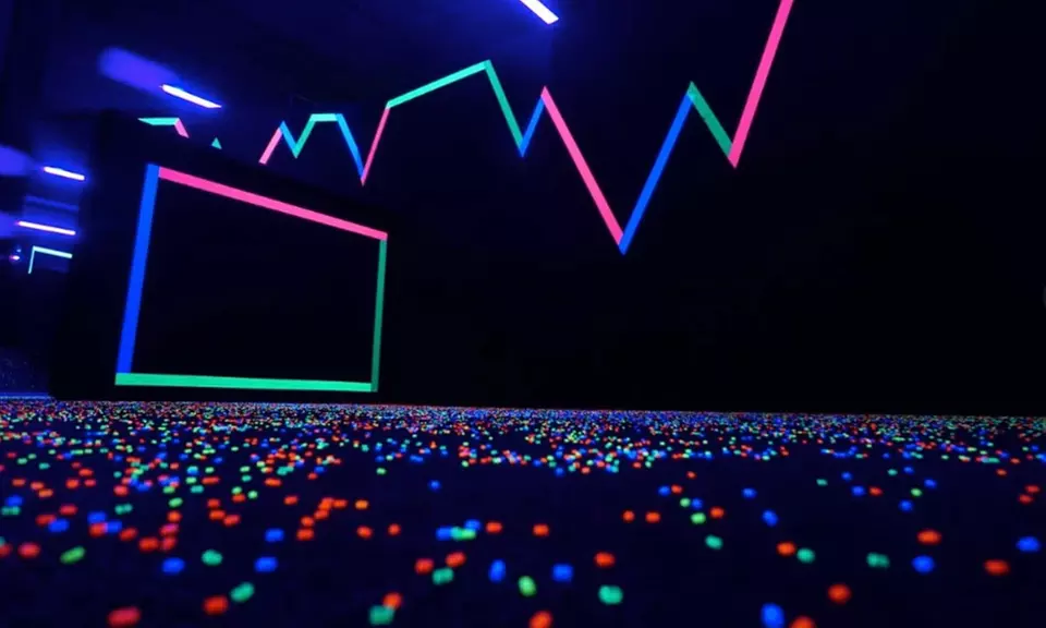 Gaming Paket: Lasertag, Lightjumper + Pizza & Getränk für 1-8 Personen