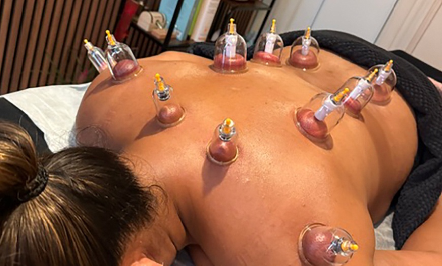 Image 11: Diepe ontspanning en balans met massage en cupping sessies