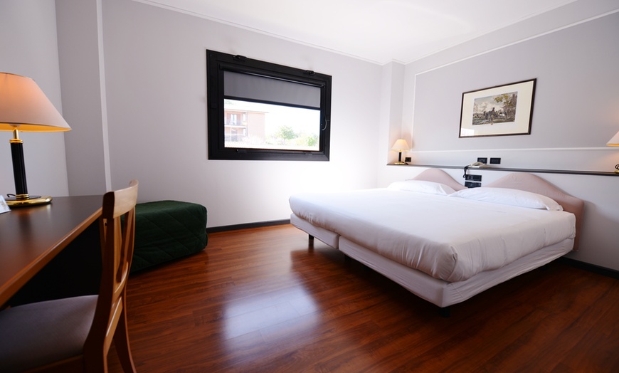 Image 16: Urbino 4*: camera Comfort o Deluxe con mezza pensione e Spa