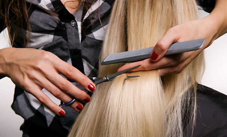 Image 5: Alisado de keratina con corte de punta para melenas de todo largo 