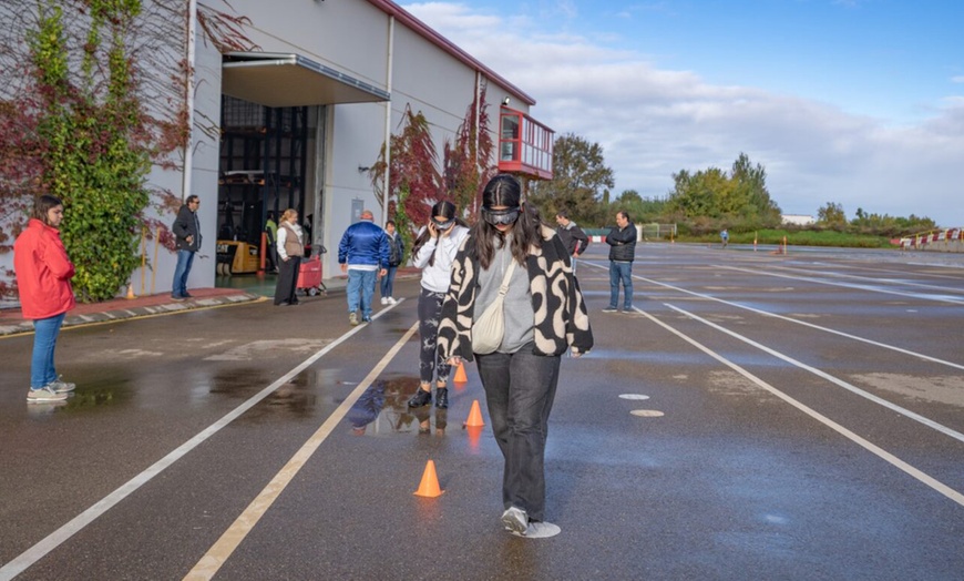 Image 11: Curso de conducción para 1 niño con simulador, gafas y buggies