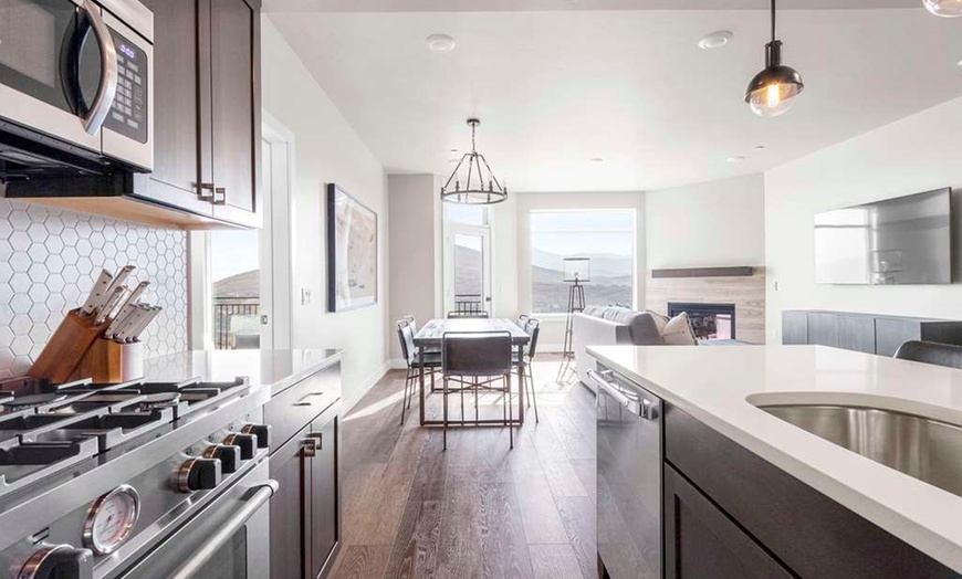 Image 31: Member Pricing: 4* Mountain Resort in Park City with Sweeping Views 
