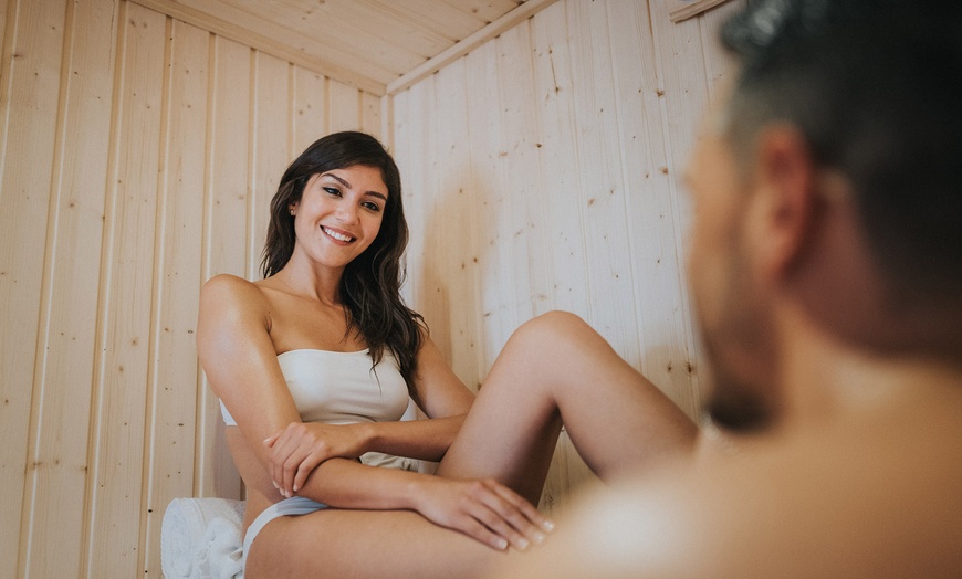 Image 2: Circuito de spa privado con copa de cava y opciones adicionales para 2