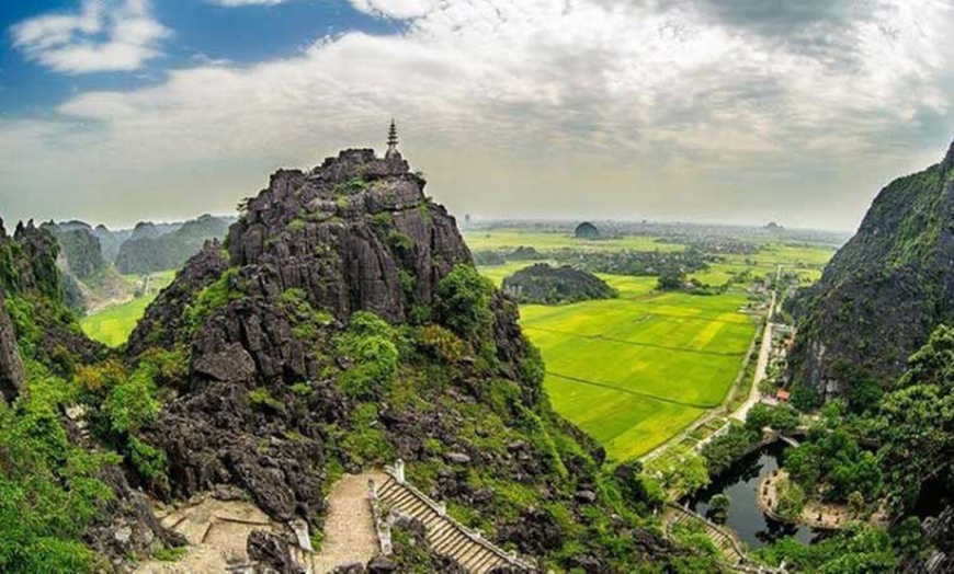 Image 4: 11-Day Vietnam Adventure: Stay, Cruise, Flights, Meals & Halong Tours!