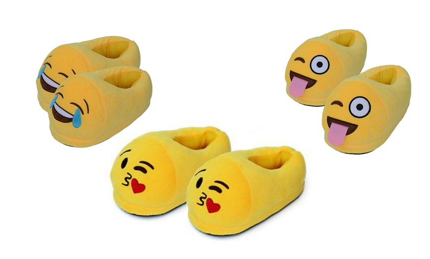 Image 8: Kids' Emoji Slippers 