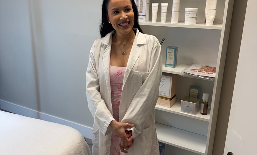 Image 5: Get a 1, 2 or 3 Scalp Treatment + Oxygen Facial  & Red Light Therapy