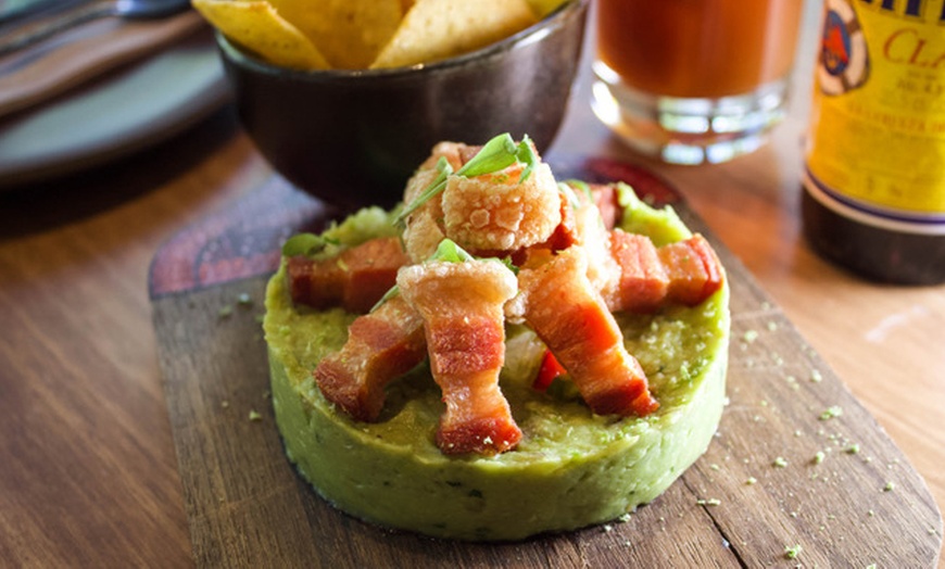 Image 2: Menús para 2 o 4 personas con entrante, principales, postres y bebidas