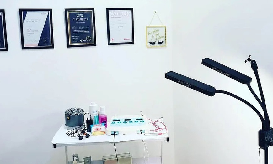 Image 3: Unwind with a Choice of 30, 60, or 90-Minute Massage 