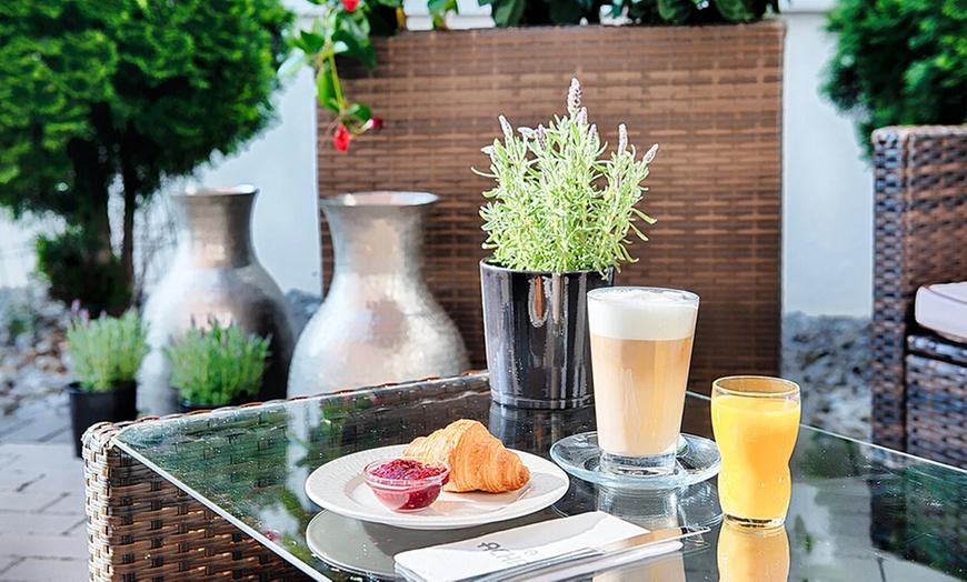 Image 3: Frühstücksbuffet inkl. 1 Glas Sekt für 2 oder 4 Personen