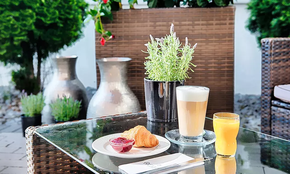 Frühstücksbuffet inkl. 1 Glas Sekt für 2 oder 4 Personen